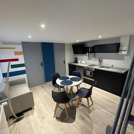 Equipes A Avec Espace Balneo En Option Proche Toyota, Autoroute Et Valenciennes Apartment